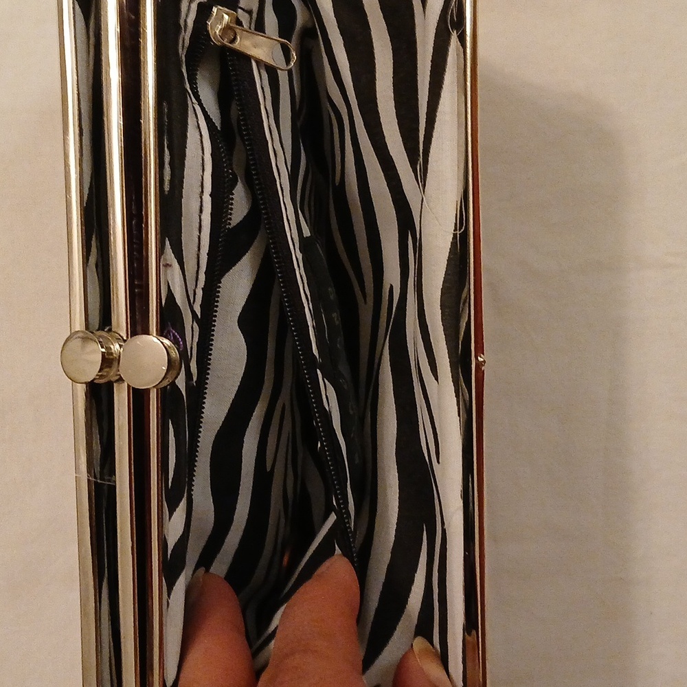 Braaciano faux croc kiss lock wallet. - Picture 14 of 16